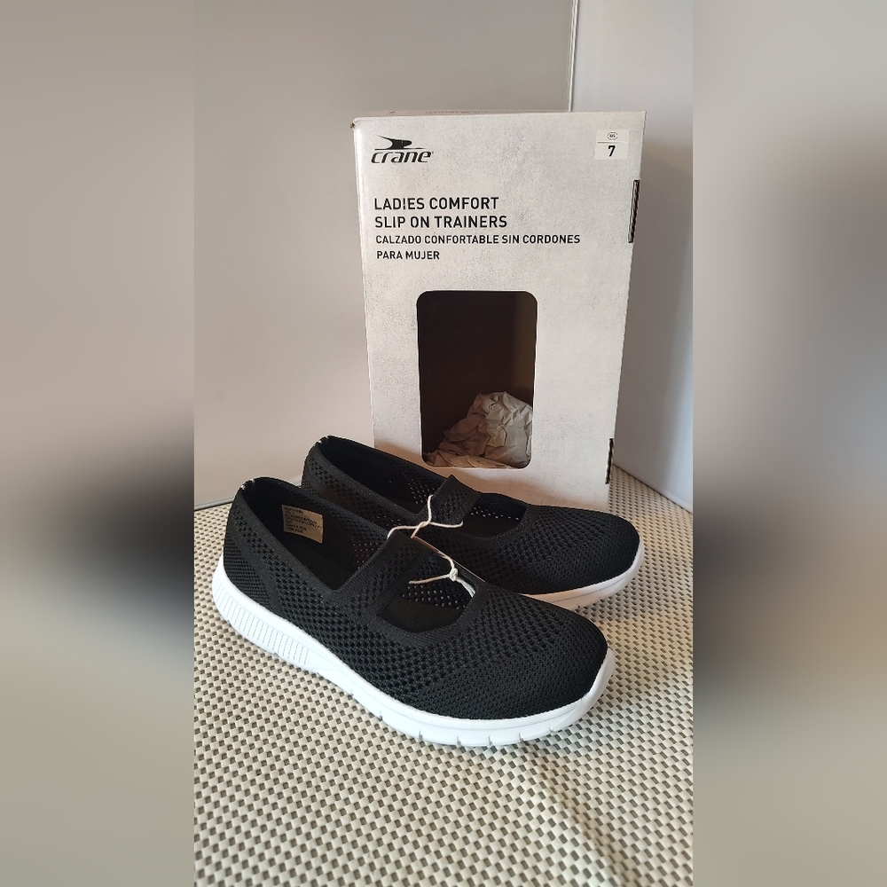 Crane Women's Size 7 Comfort Slip On Trainers NWT Black/White